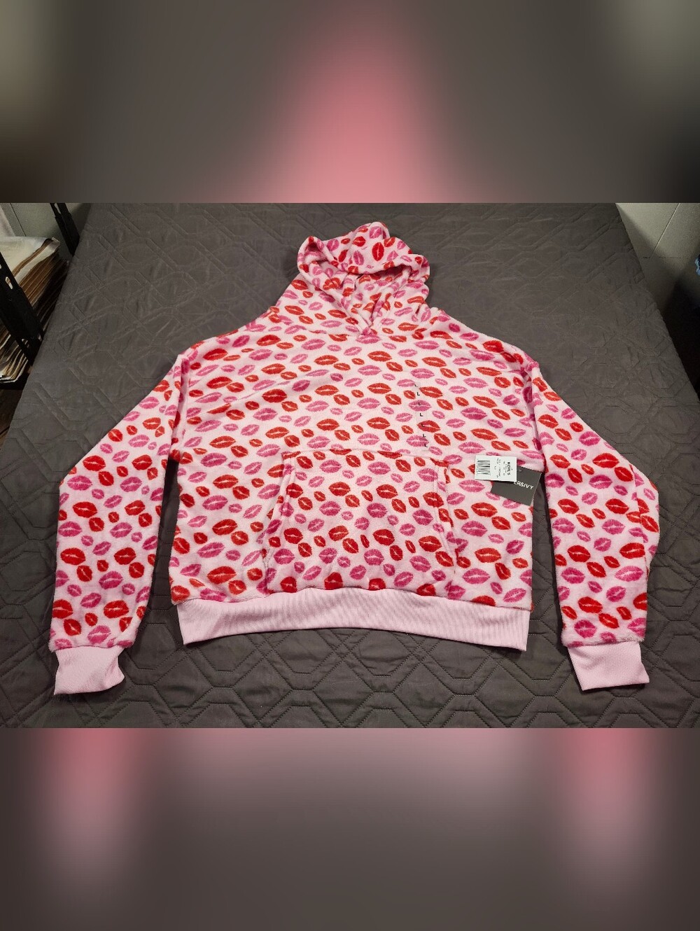 Harper & Ivy popover plush hoodie vibrant pink/red kiss print design Sz L Junior